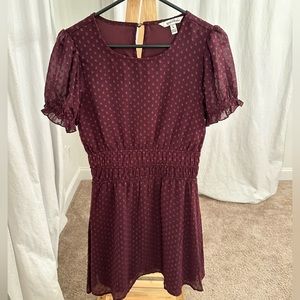 Polka-dot Flowy dress with fluffy sleeves.